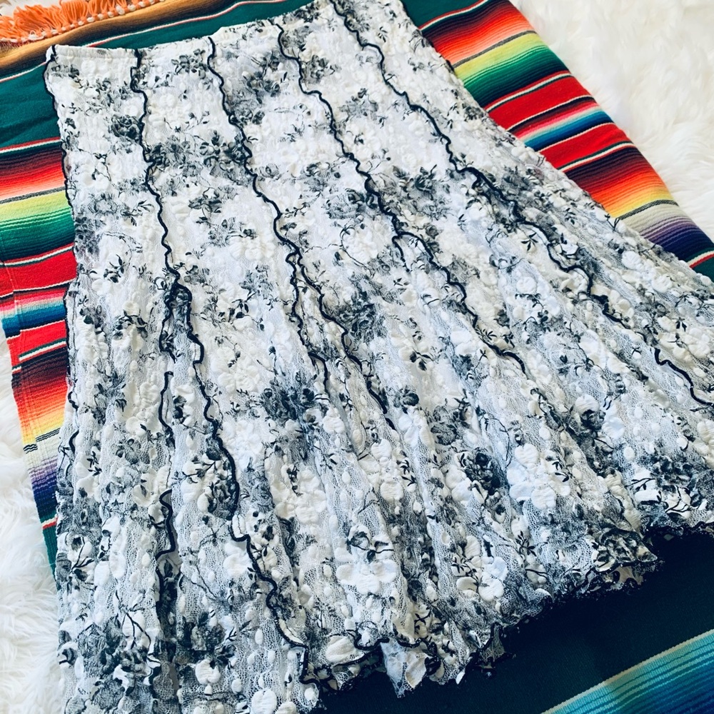 Joseph Ribkoff skirt - Picture 2 of 9